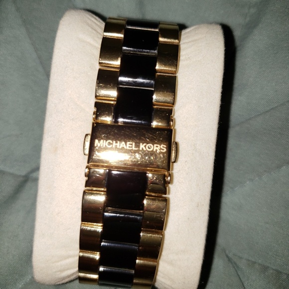 Michael Kors Watch - Picture 4 of 8